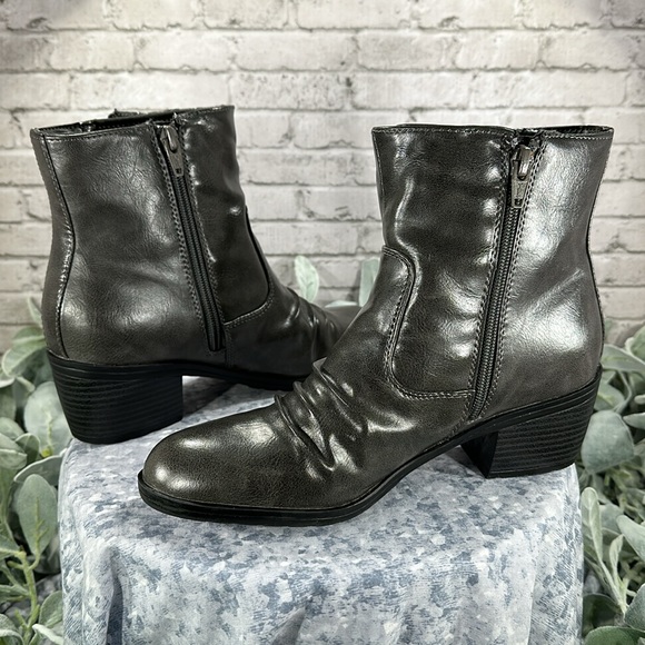 Life Stride Watchful Grey Faux Leather Round Toe Ankle Zip Boots WMS 8.5/9M✨EUC✨ - Picture 5 of 13